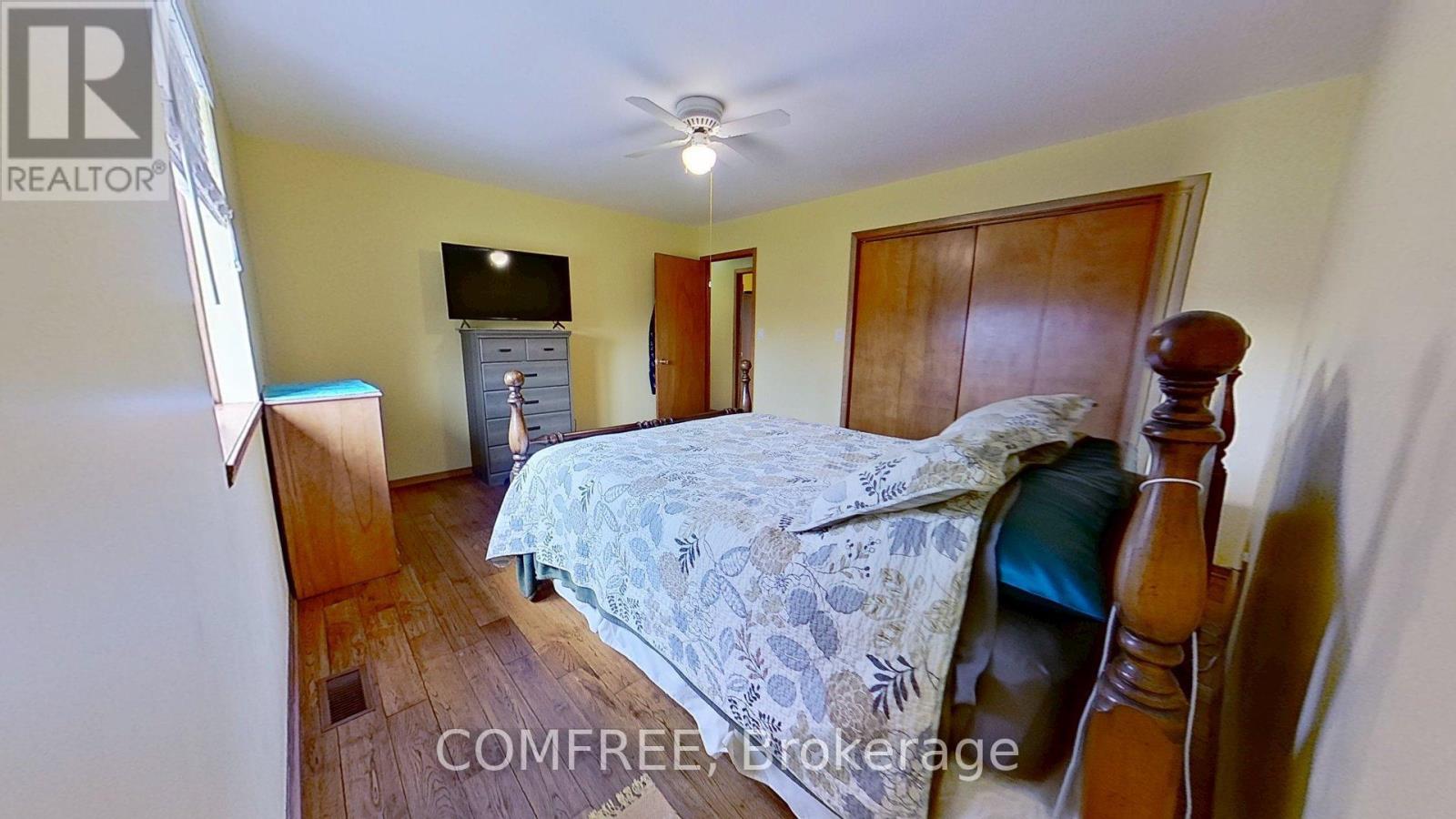 3938 Tile Yard Road, Enniskillen (Petrolia), Ontario  N0N 1R0 - Photo 13 - X12069752