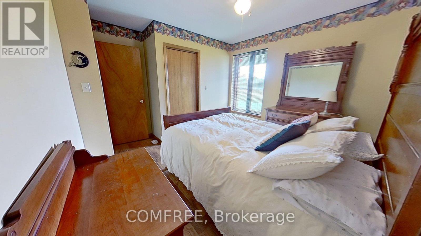 3938 Tile Yard Road, Enniskillen (Petrolia), Ontario  N0N 1R0 - Photo 15 - X12069752