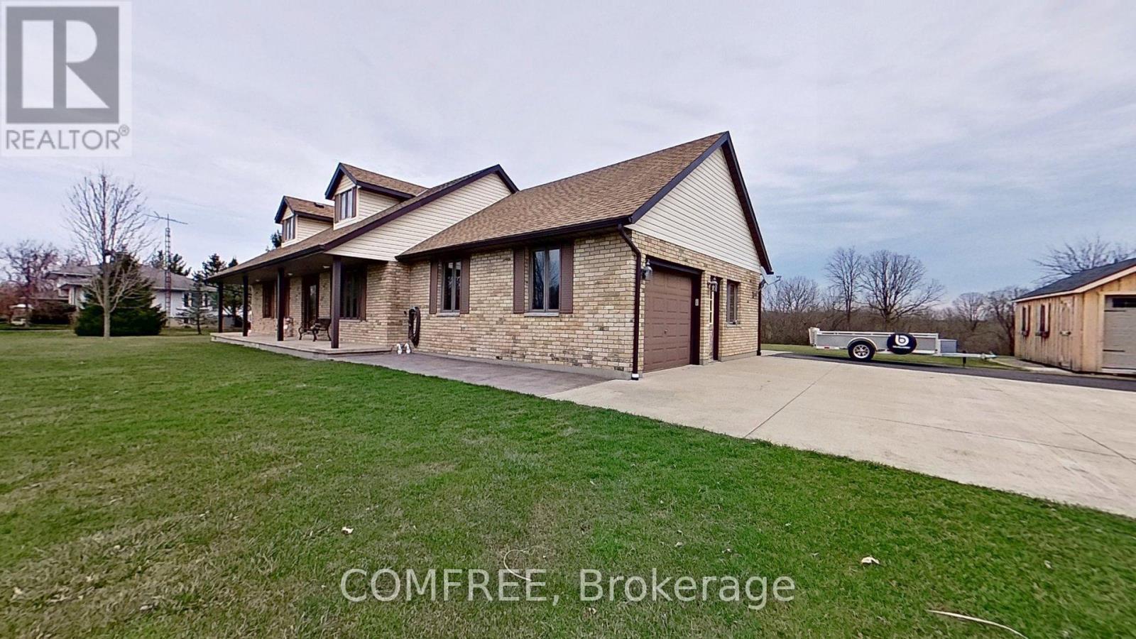 3938 Tile Yard Road, Enniskillen (Petrolia), Ontario  N0N 1R0 - Photo 2 - X12069752