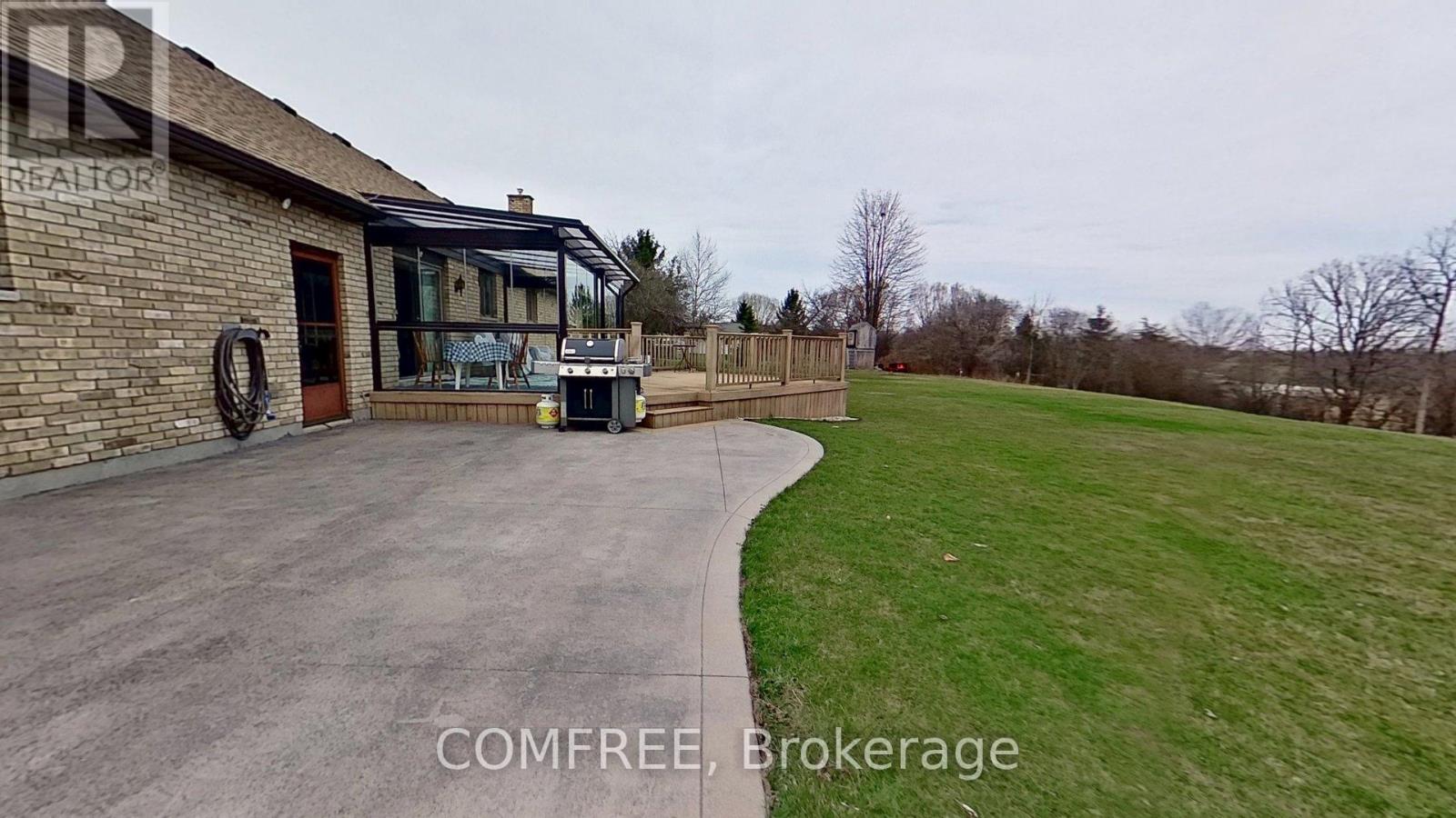 3938 Tile Yard Road, Enniskillen (Petrolia), Ontario  N0N 1R0 - Photo 29 - X12069752