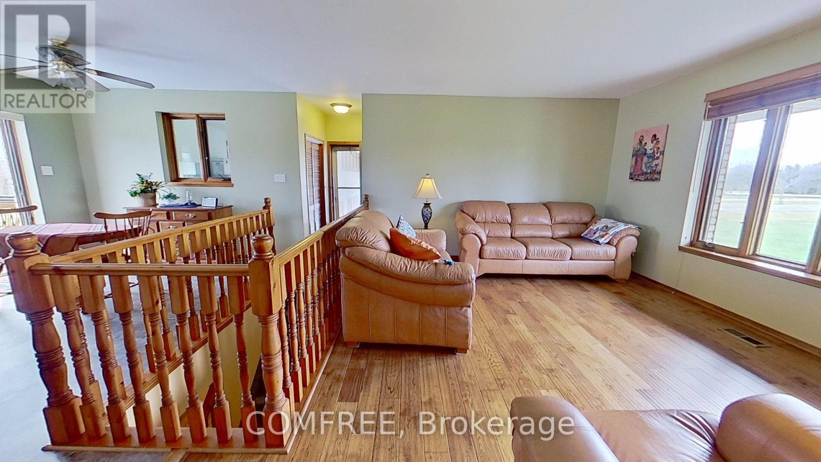 3938 Tile Yard Road, Enniskillen (Petrolia), Ontario  N0N 1R0 - Photo 4 - X12069752