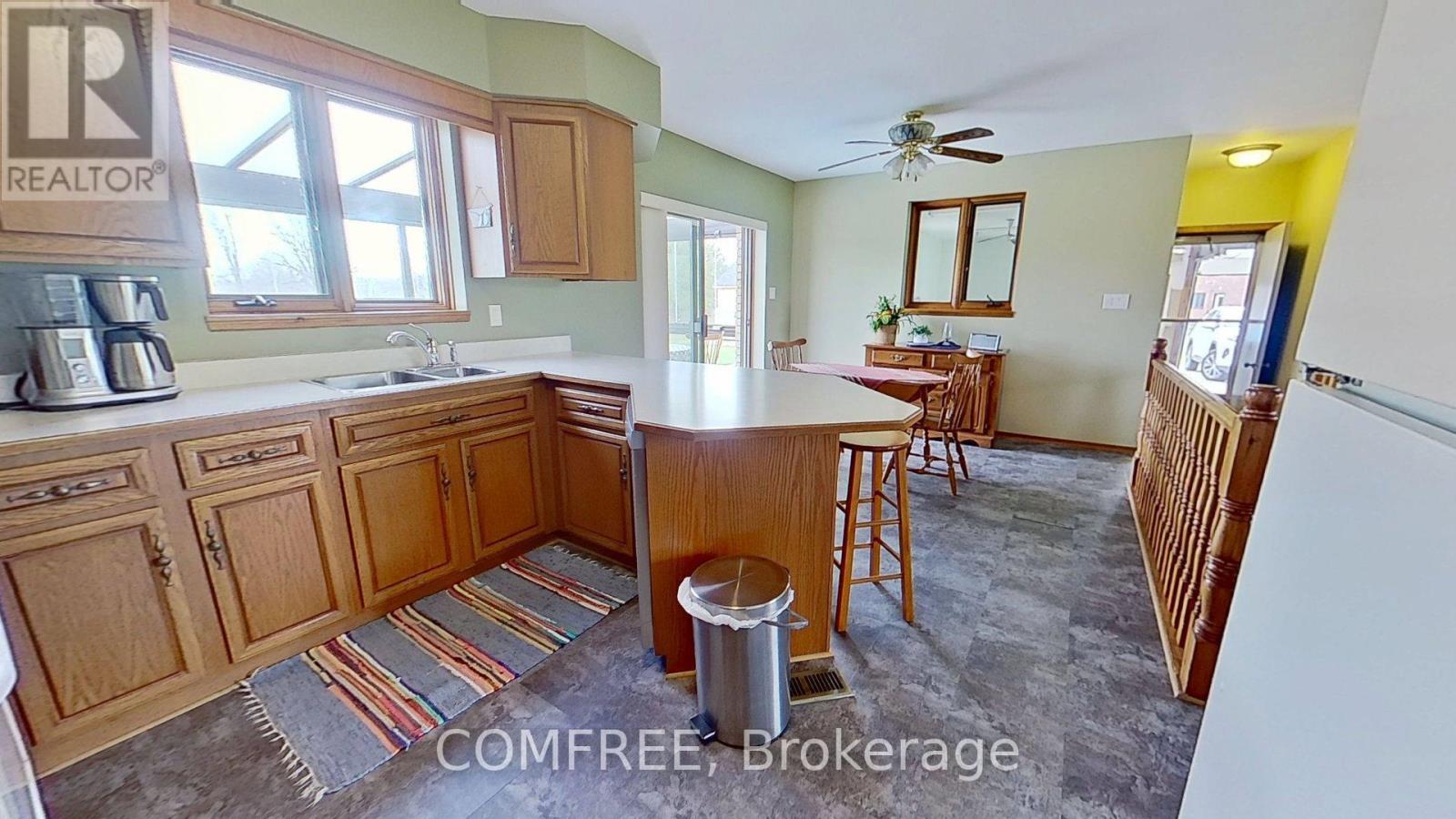 3938 Tile Yard Road, Enniskillen (Petrolia), Ontario  N0N 1R0 - Photo 6 - X12069752