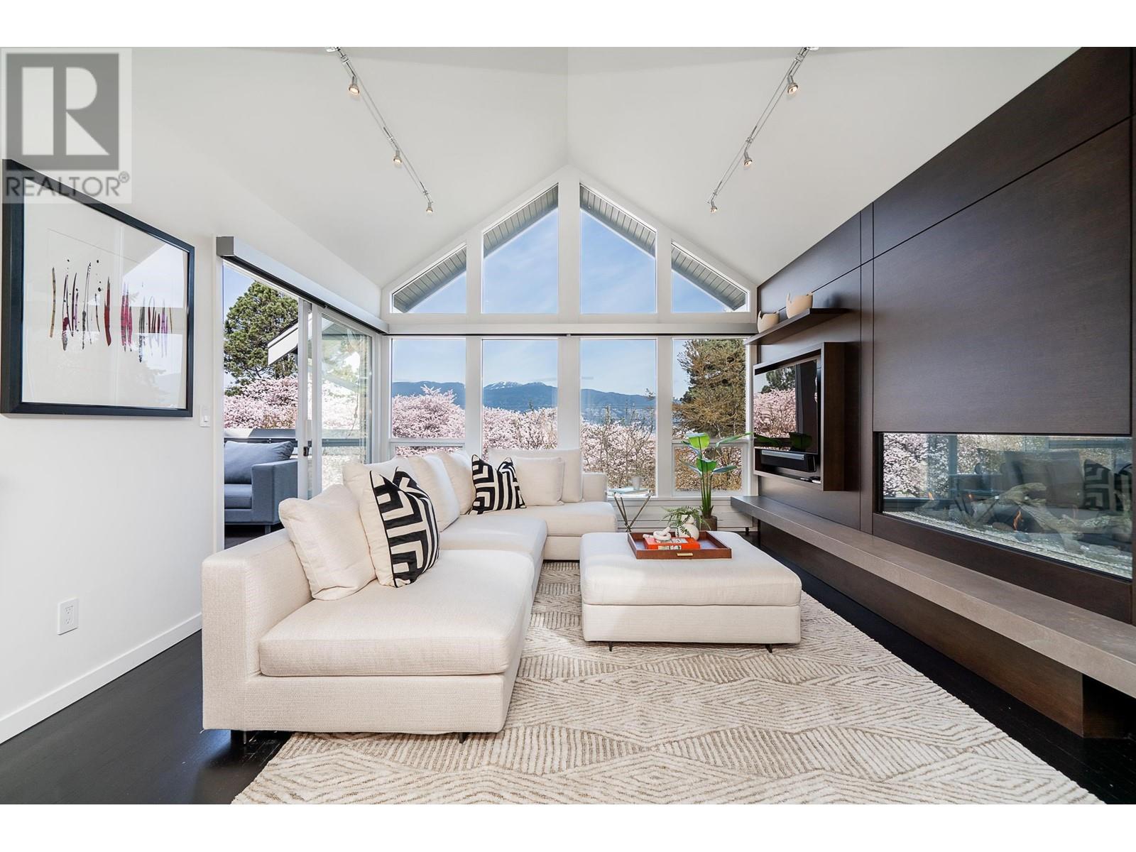 Property at 3262 W 1ST AVENUE image 1