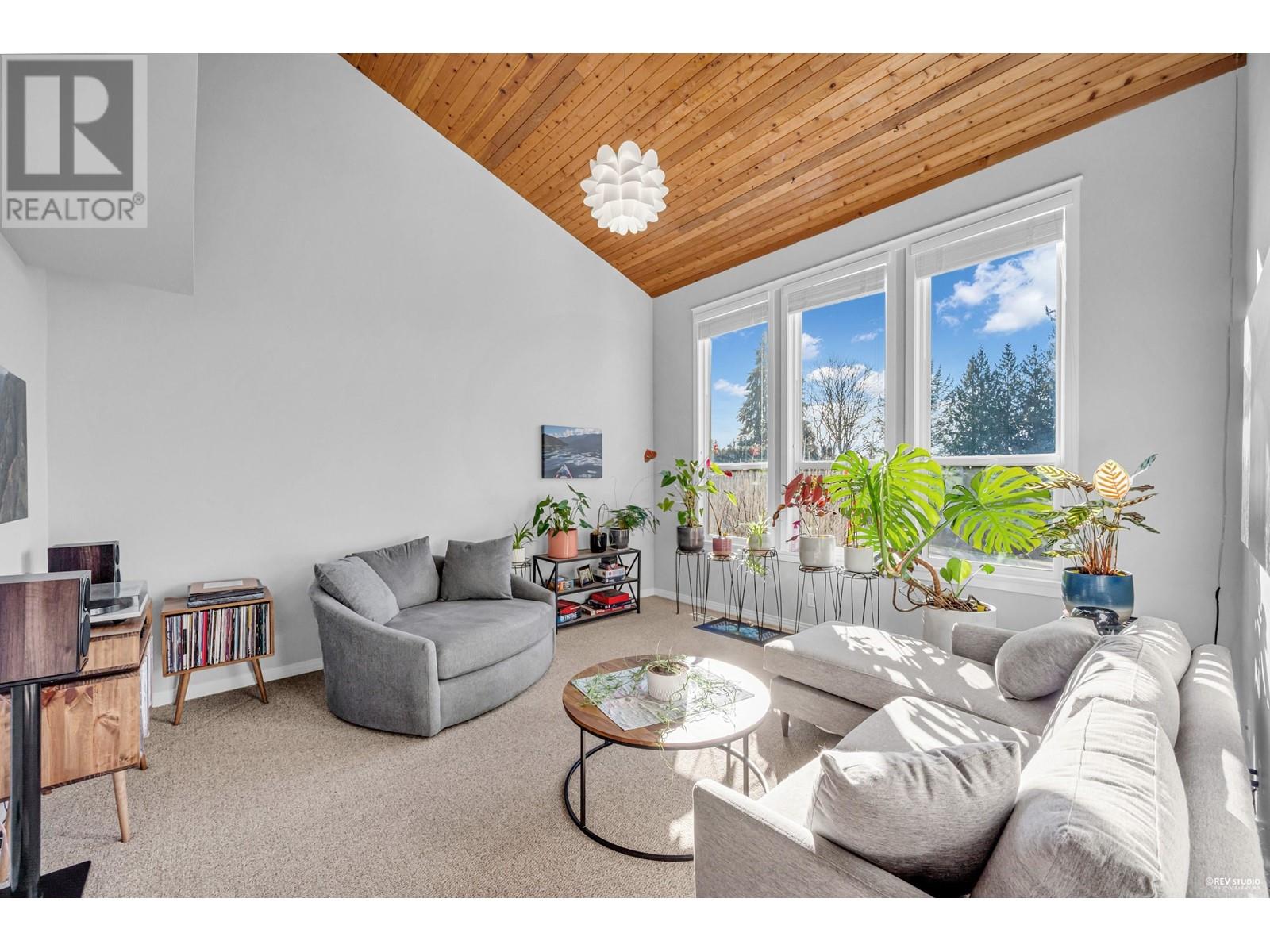 1346 Lansdowne Drive, Coquitlam, British Columbia  V3E 1K6 - Photo 2 - R2987699