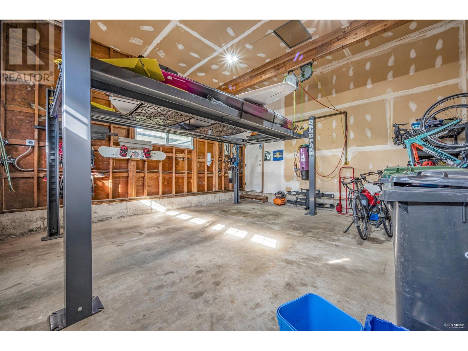 1346 Lansdowne Drive, Coquitlam, British Columbia  V3E 1K6 - Photo 30 - R2987699