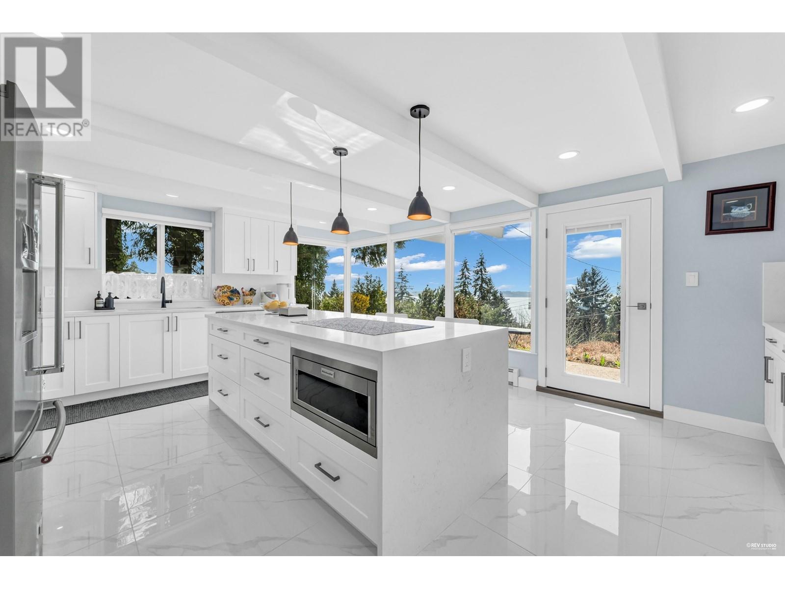 2755 Skilift Place, West Vancouver, British Columbia  V7S 2T6 - Photo 12 - R2987723