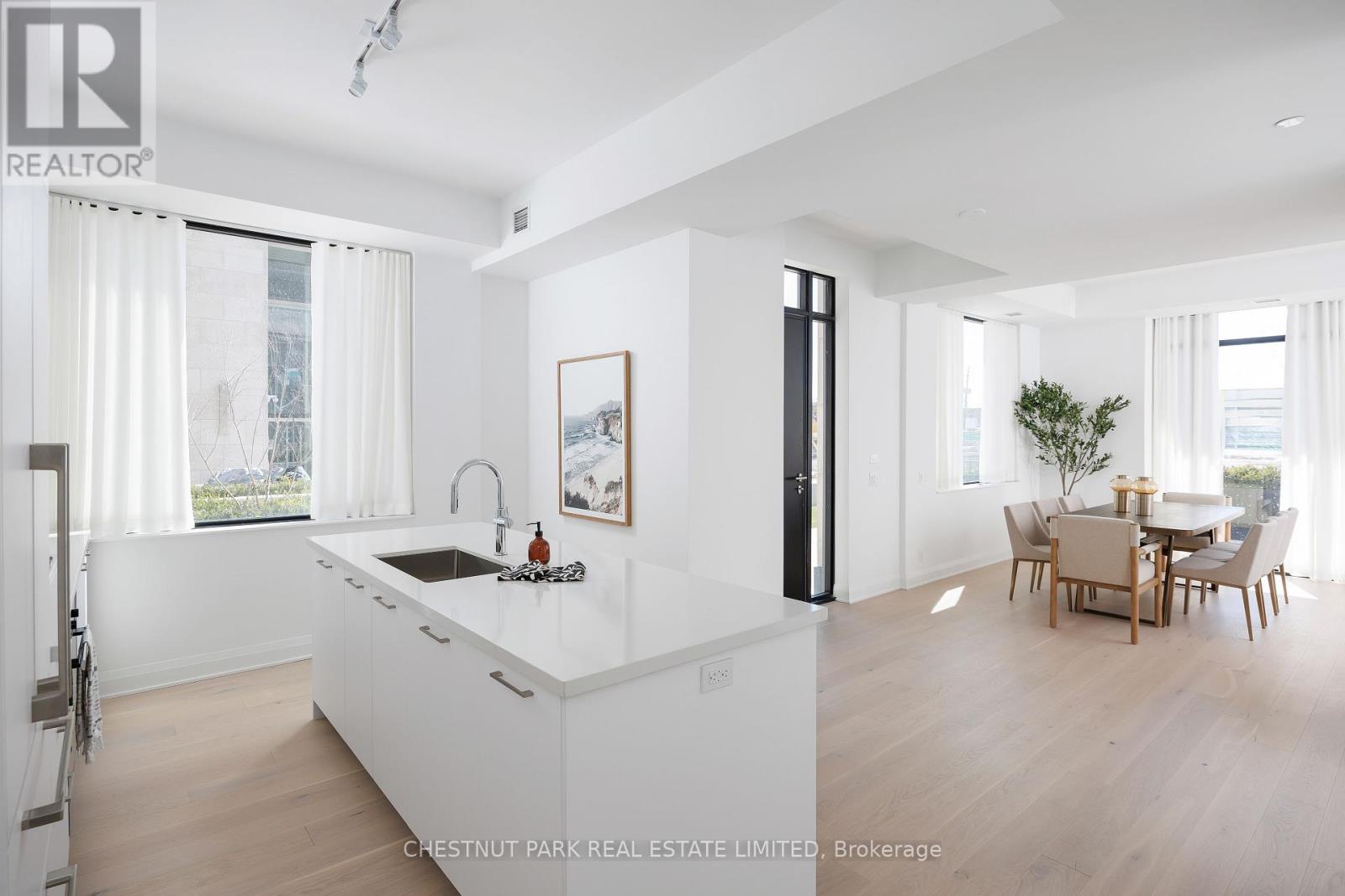 Th 8 - 33 Frederick Todd Way, Toronto, Ontario  M4G 0C9 - Photo 11 - C12069776