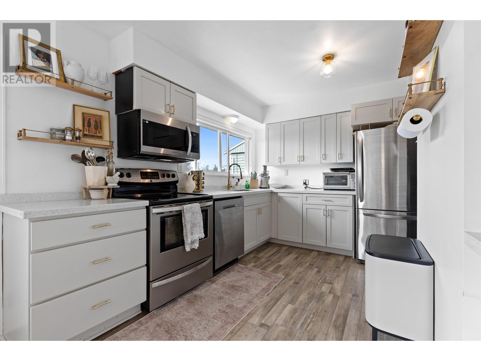 1916 Brunette Avenue, Coquitlam, British Columbia  V3K 1H7 - Photo 8 - R2986530
