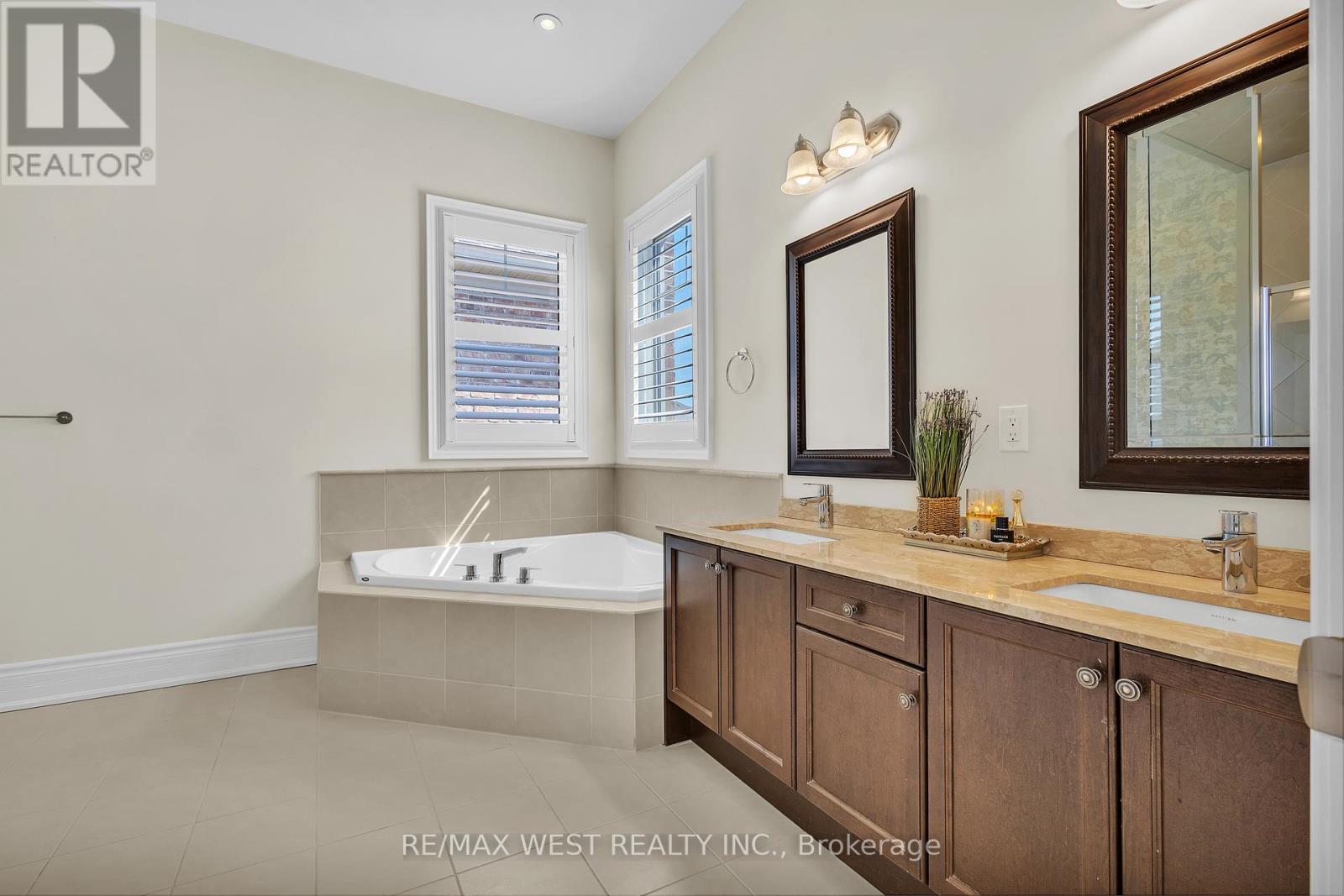 37 Venkata Drive, Vaughan, Ontario  L4H 3X9 - Photo 24 - N12069806
