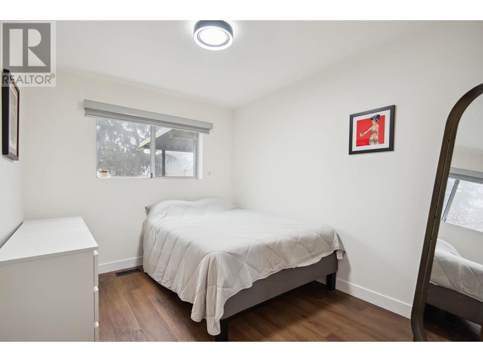 220 N Grosvenor Avenue, Burnaby, British Columbia  V5B 1J4 - Photo 15 - R2987461