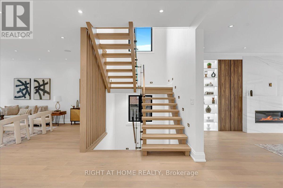 2572 Edenhurst Drive, Mississauga, Ontario  L5A 2L3 - Photo 10 - W12069771
