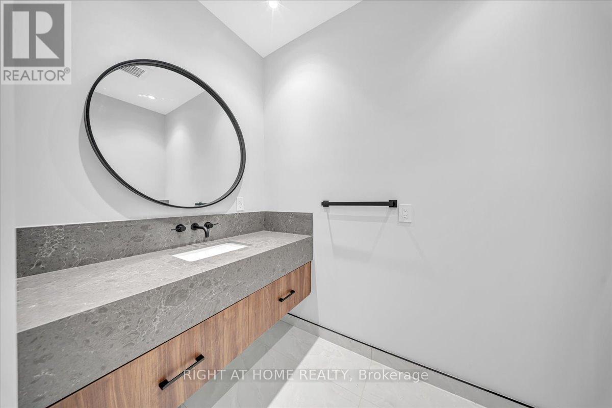 2572 Edenhurst Drive, Mississauga, Ontario  L5A 2L3 - Photo 20 - W12069771