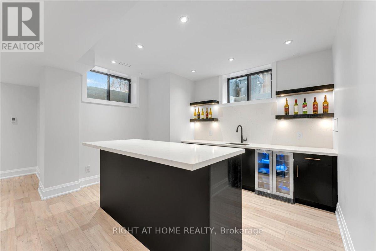 2572 Edenhurst Drive, Mississauga, Ontario  L5A 2L3 - Photo 41 - W12069771