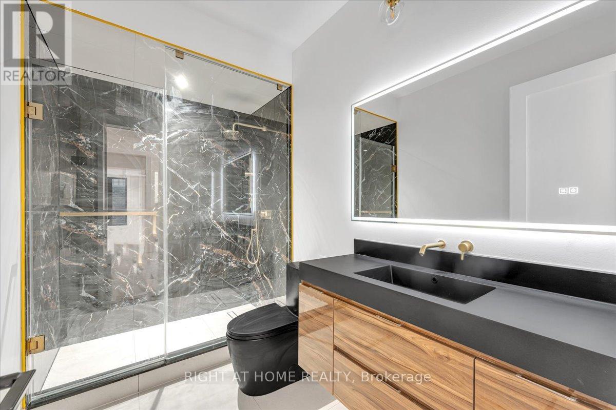 2572 Edenhurst Drive, Mississauga, Ontario  L5A 2L3 - Photo 42 - W12069771