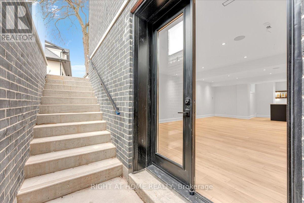 2572 Edenhurst Drive, Mississauga, Ontario  L5A 2L3 - Photo 43 - W12069771
