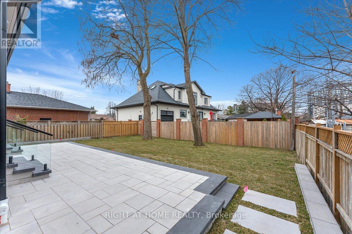 2572 Edenhurst Drive, Mississauga, Ontario  L5A 2L3 - Photo 44 - W12069771