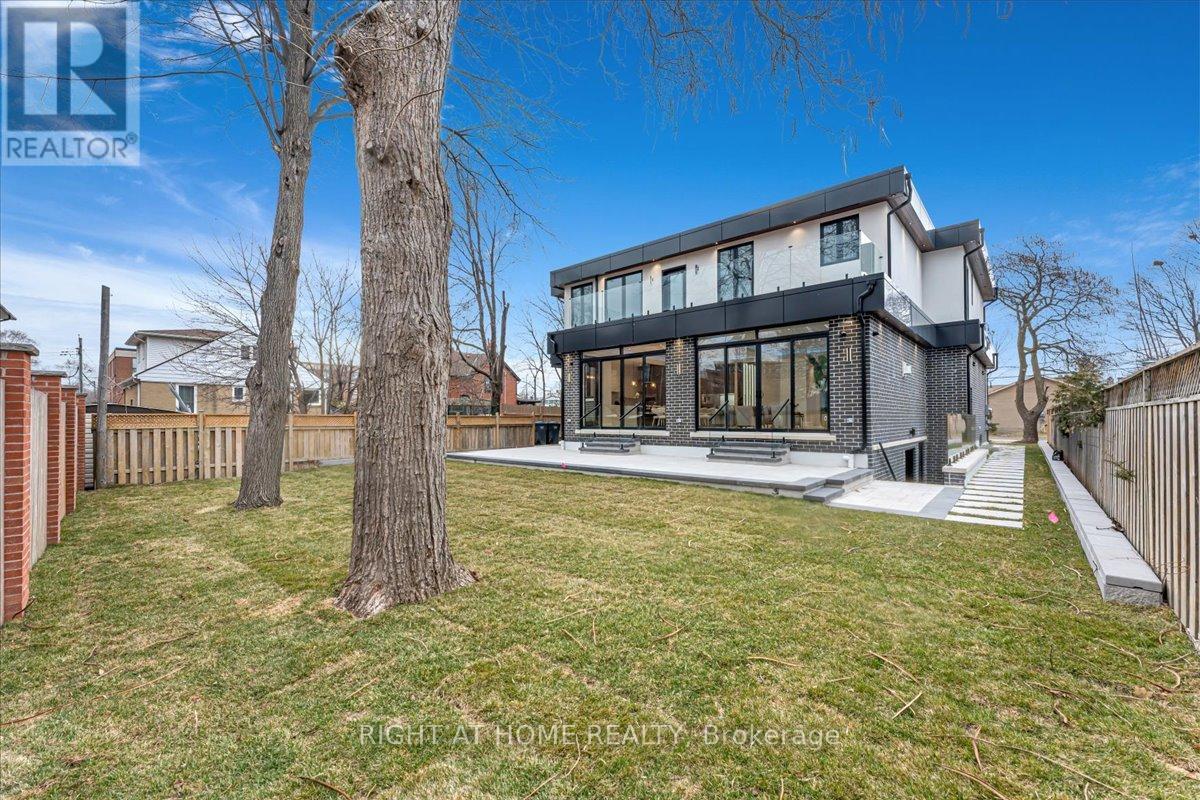 2572 Edenhurst Drive, Mississauga, Ontario  L5A 2L3 - Photo 46 - W12069771