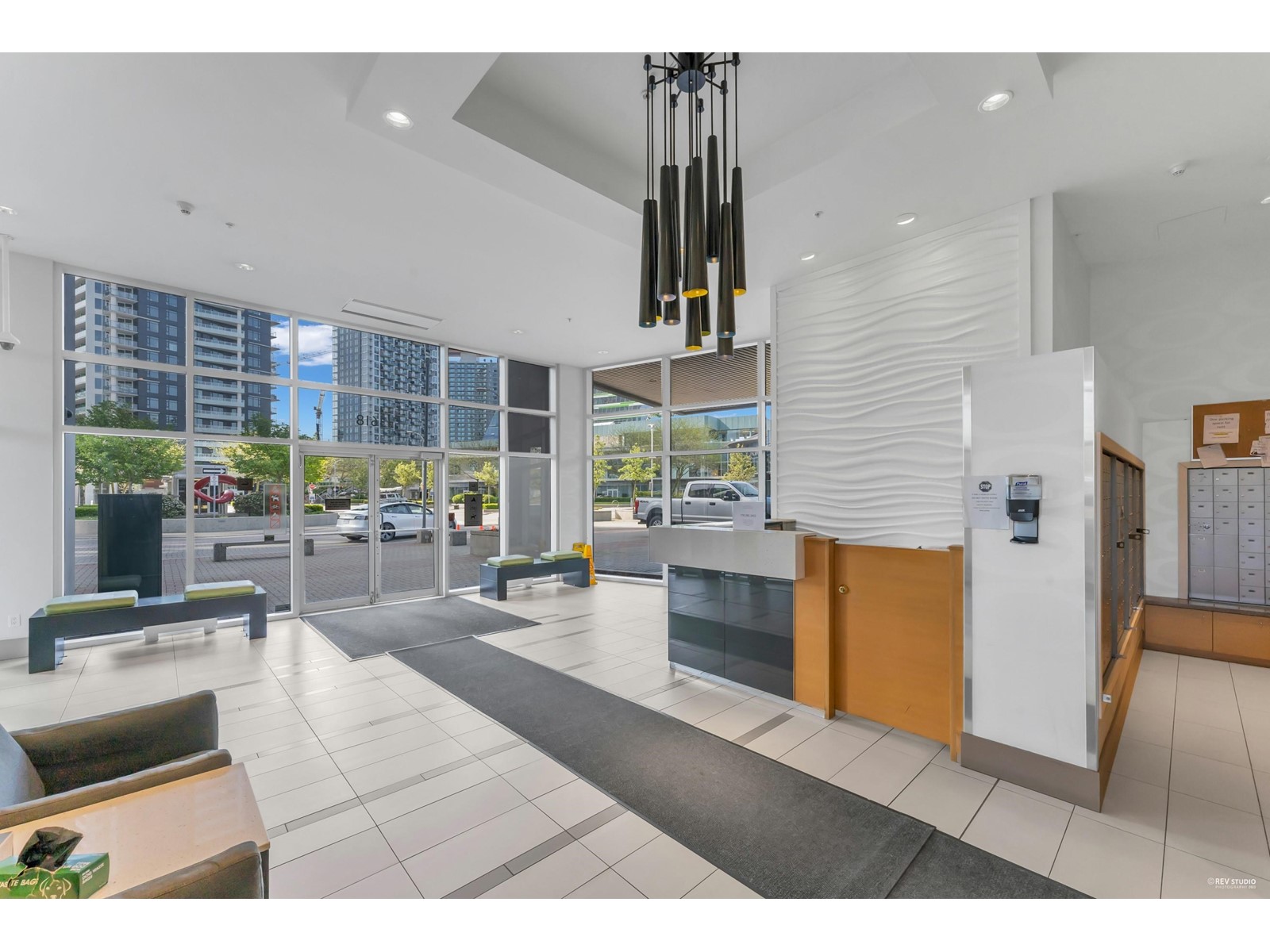 402 13618 100 Avenue, Surrey, British Columbia  V3T 0A8 - Photo 2 - R2987653