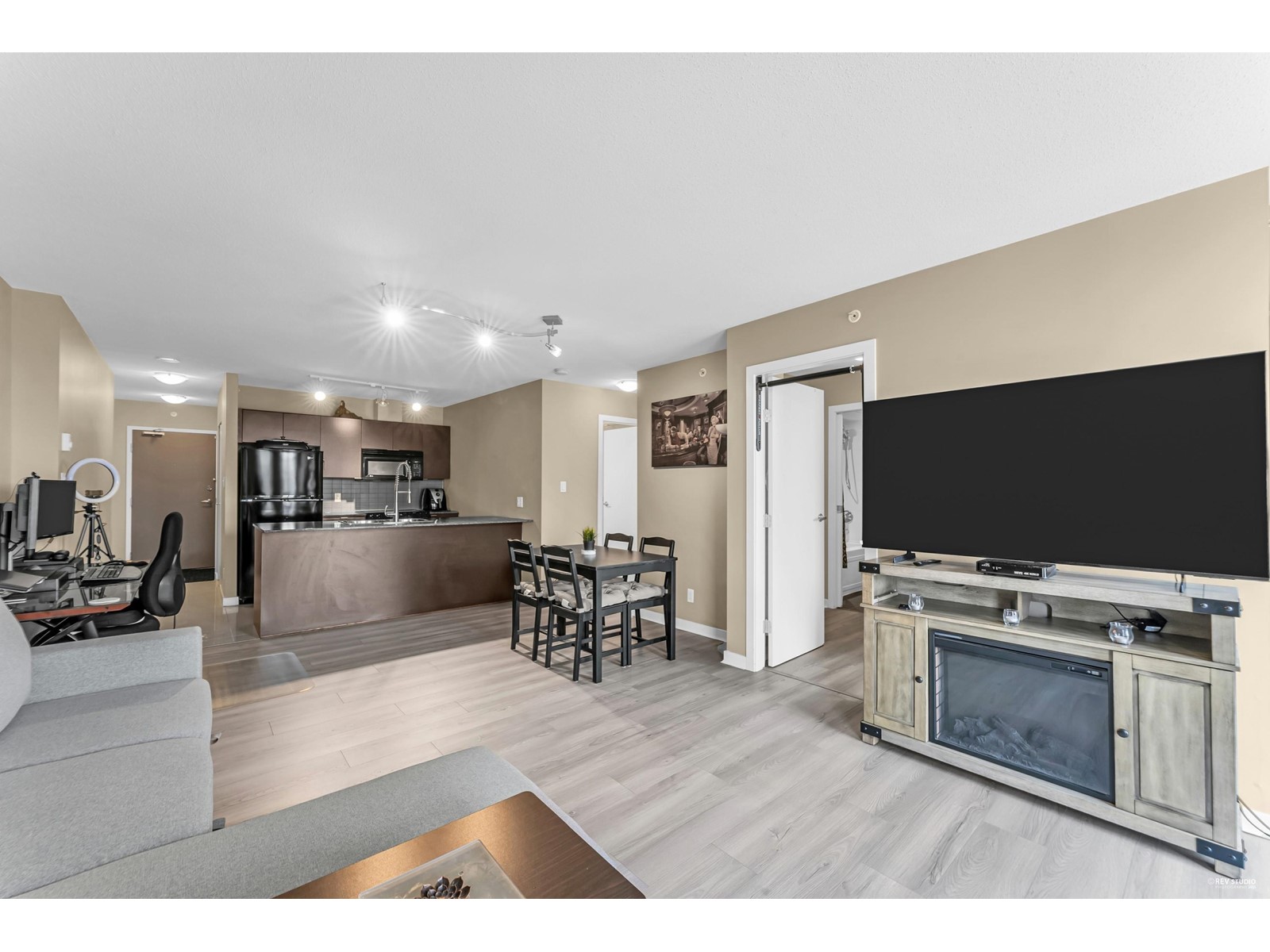 402 13618 100 Avenue, Surrey, British Columbia  V3T 0A8 - Photo 8 - R2987653