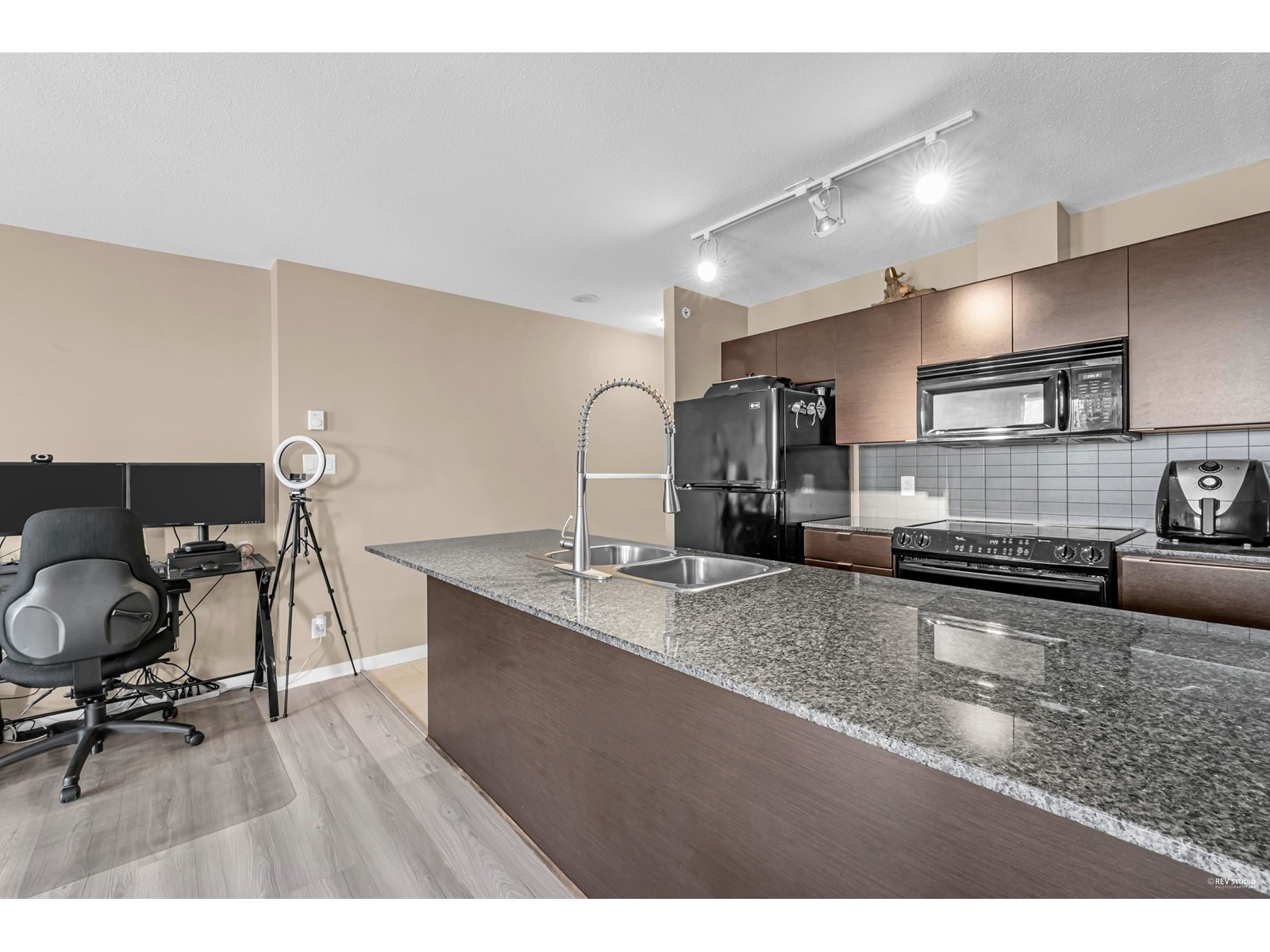402 13618 100 Avenue, Surrey, British Columbia  V3T 0A8 - Photo 10 - R2987653