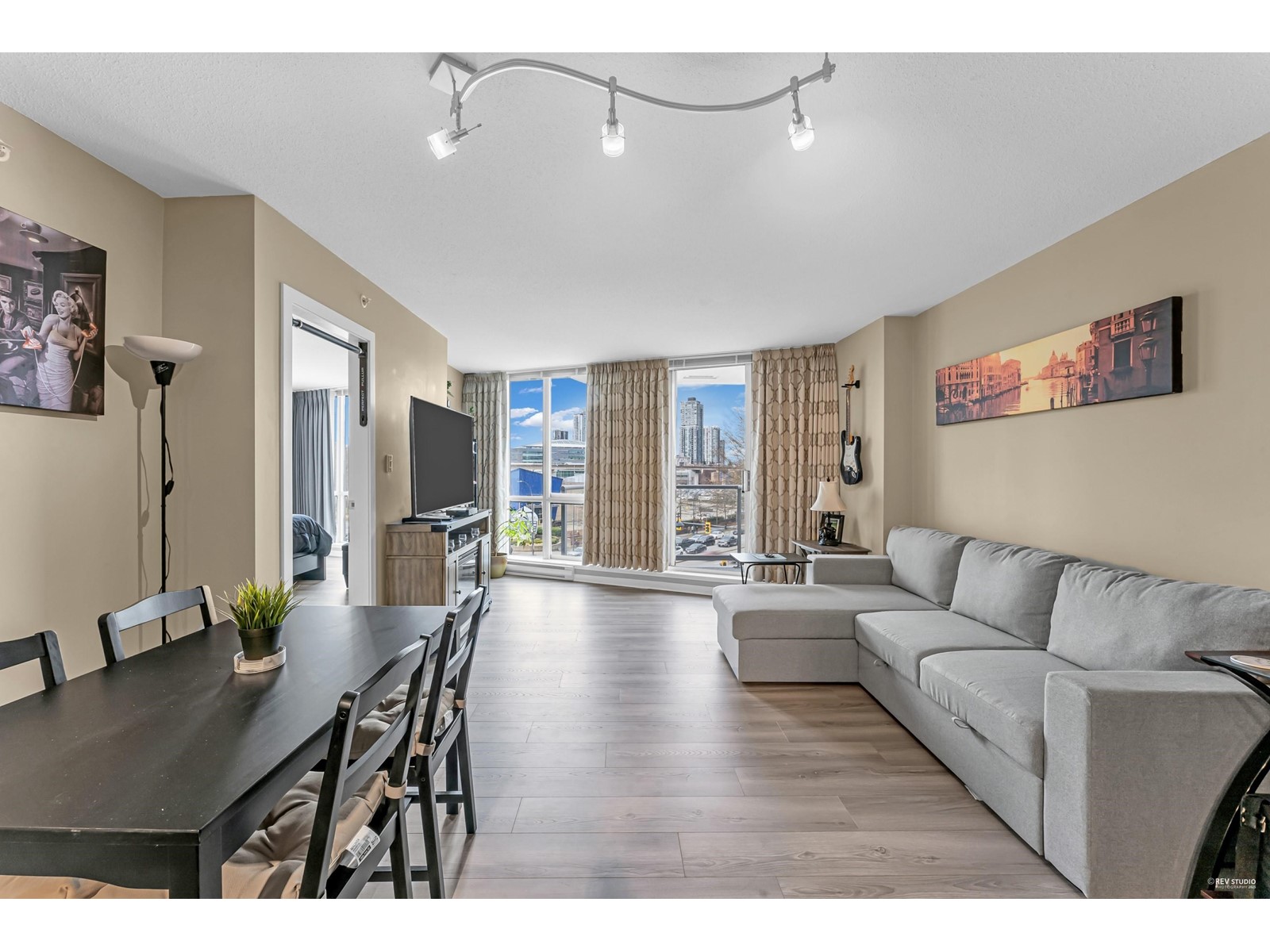 402 13618 100 Avenue, Surrey, British Columbia  V3T 0A8 - Photo 4 - R2987653