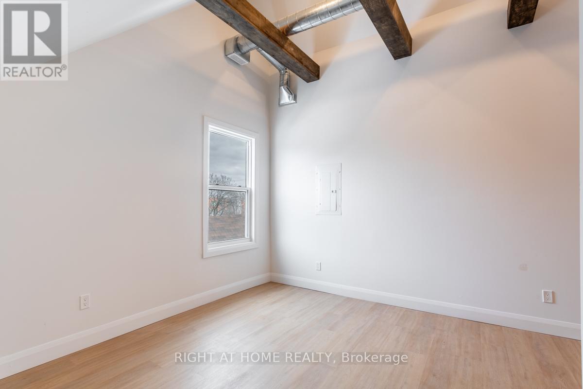 3 - 115 Catharine Street N, Hamilton (Beasley), Ontario  L8R 1J5 - Photo 11 - X12069751