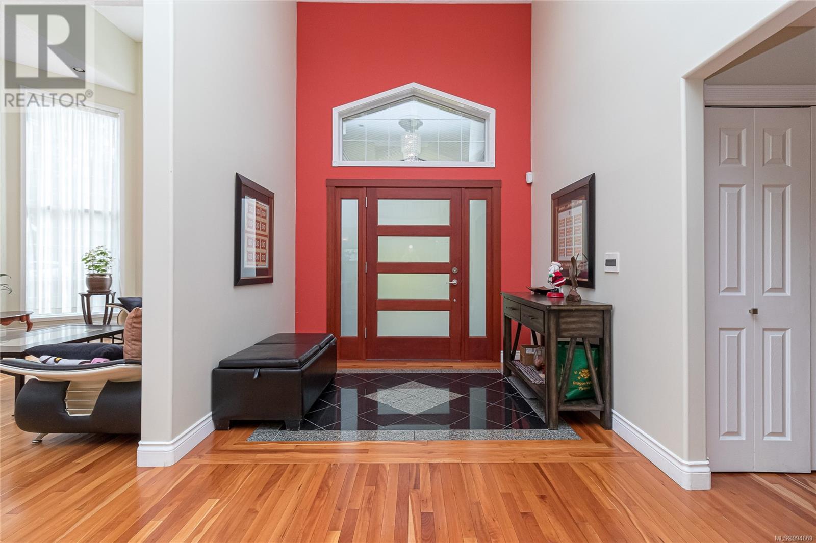 Property at 812 Dalewood Lane image 4