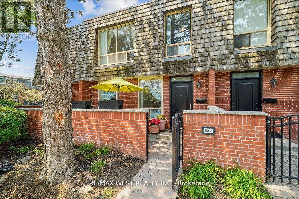 2 - 69 Upper Canada Drive, Toronto, Ontario  M2P 2A2 - Photo 1 - C12069891