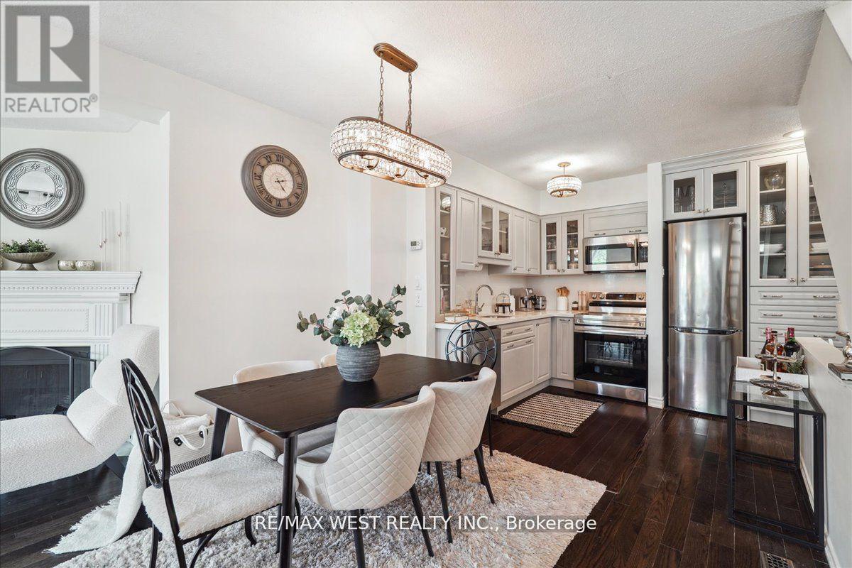 2 - 69 Upper Canada Drive, Toronto, Ontario  M2P 2A2 - Photo 4 - C12069891