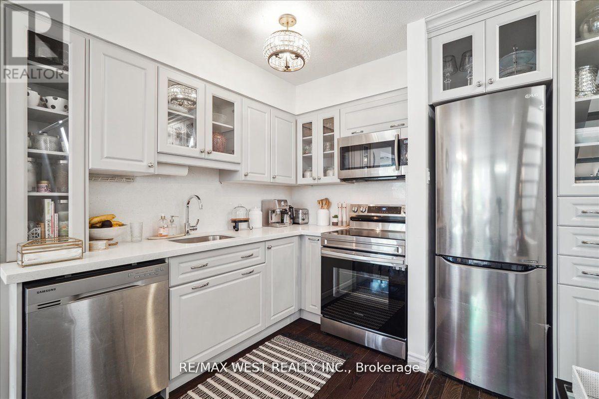 2 - 69 Upper Canada Drive, Toronto, Ontario  M2P 2A2 - Photo 5 - C12069891