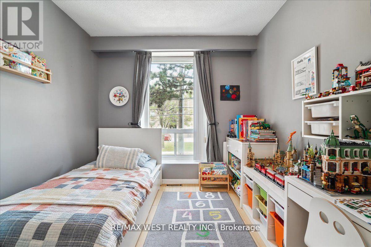 2 - 69 Upper Canada Drive, Toronto, Ontario  M2P 2A2 - Photo 6 - C12069891