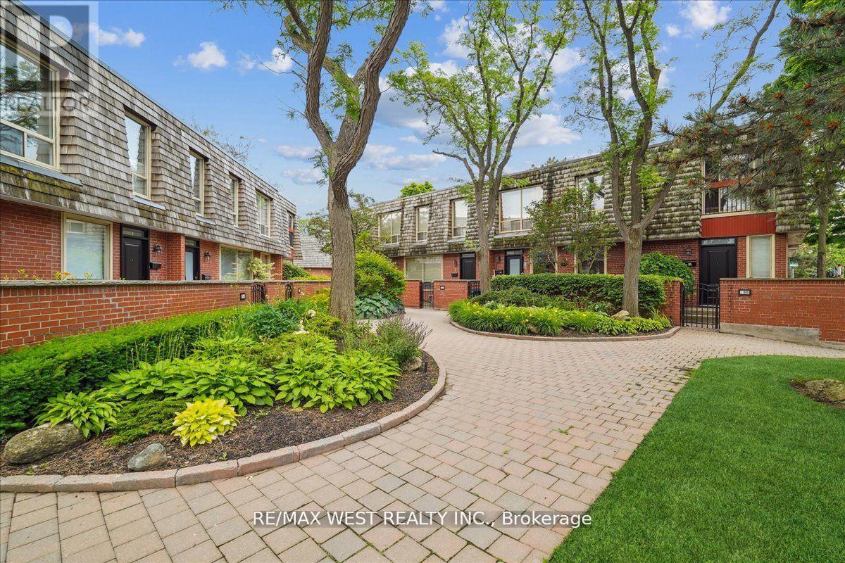 2 - 69 Upper Canada Drive, Toronto, Ontario  M2P 2A2 - Photo 9 - C12069891