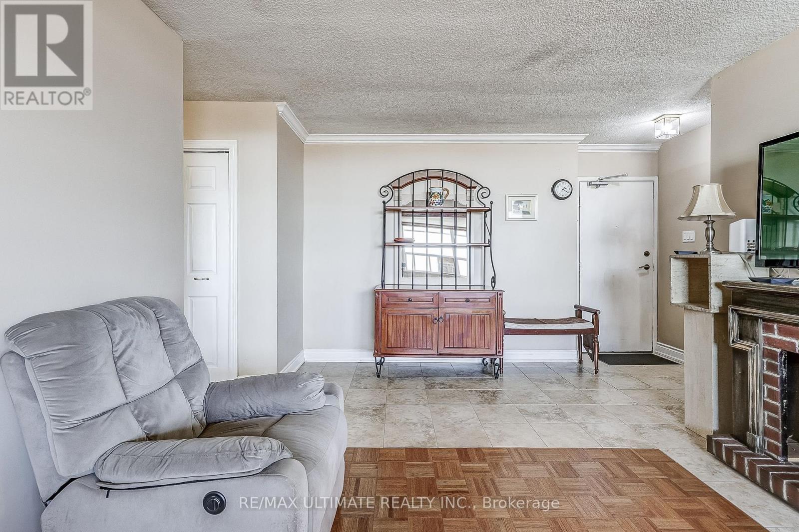 1005 - 541 Blackthorn Avenue E, Toronto, Ontario  M6M 5A6 - Photo 11 - W12069868