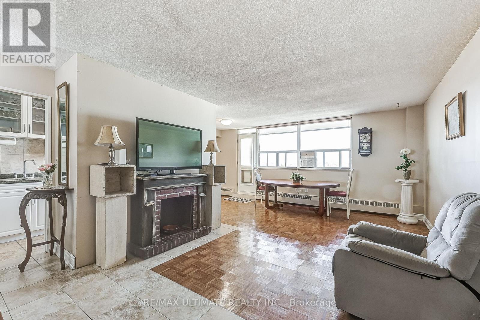 1005 - 541 Blackthorn Avenue E, Toronto, Ontario  M6M 5A6 - Photo 13 - W12069868