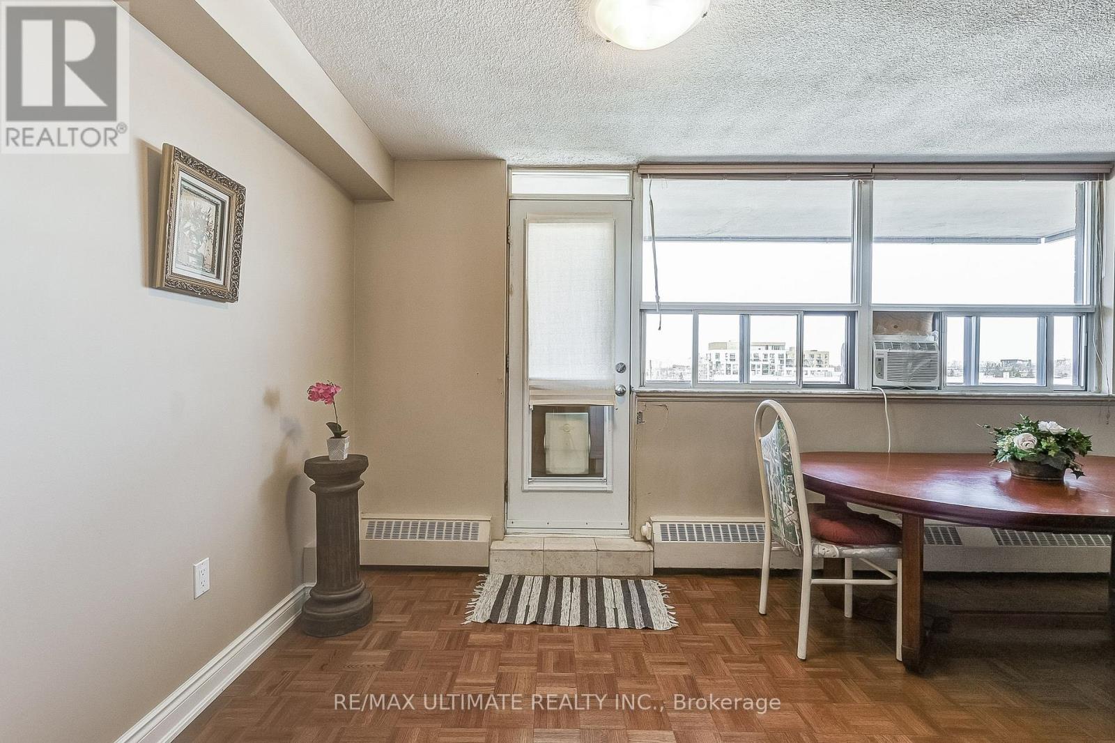 1005 - 541 Blackthorn Avenue E, Toronto, Ontario  M6M 5A6 - Photo 5 - W12069868