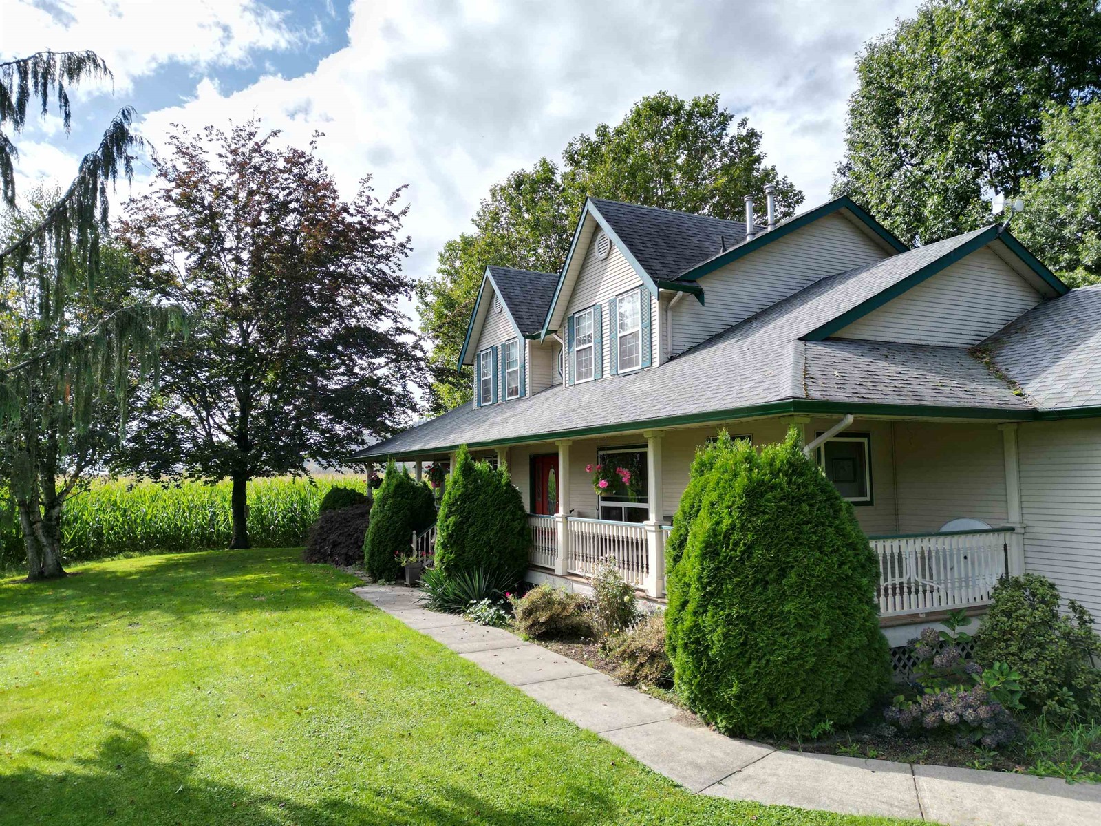 39205 North Parallel Road, Abbotsford, British Columbia  V3G 2K3 - Photo 3 - R2986907