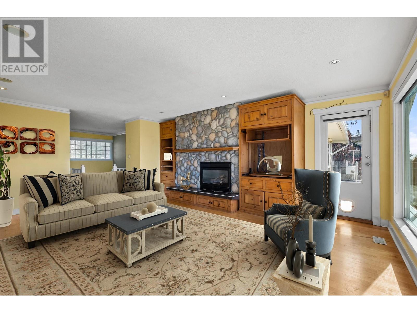 Property at 353 NEWDALE COURT image 3
