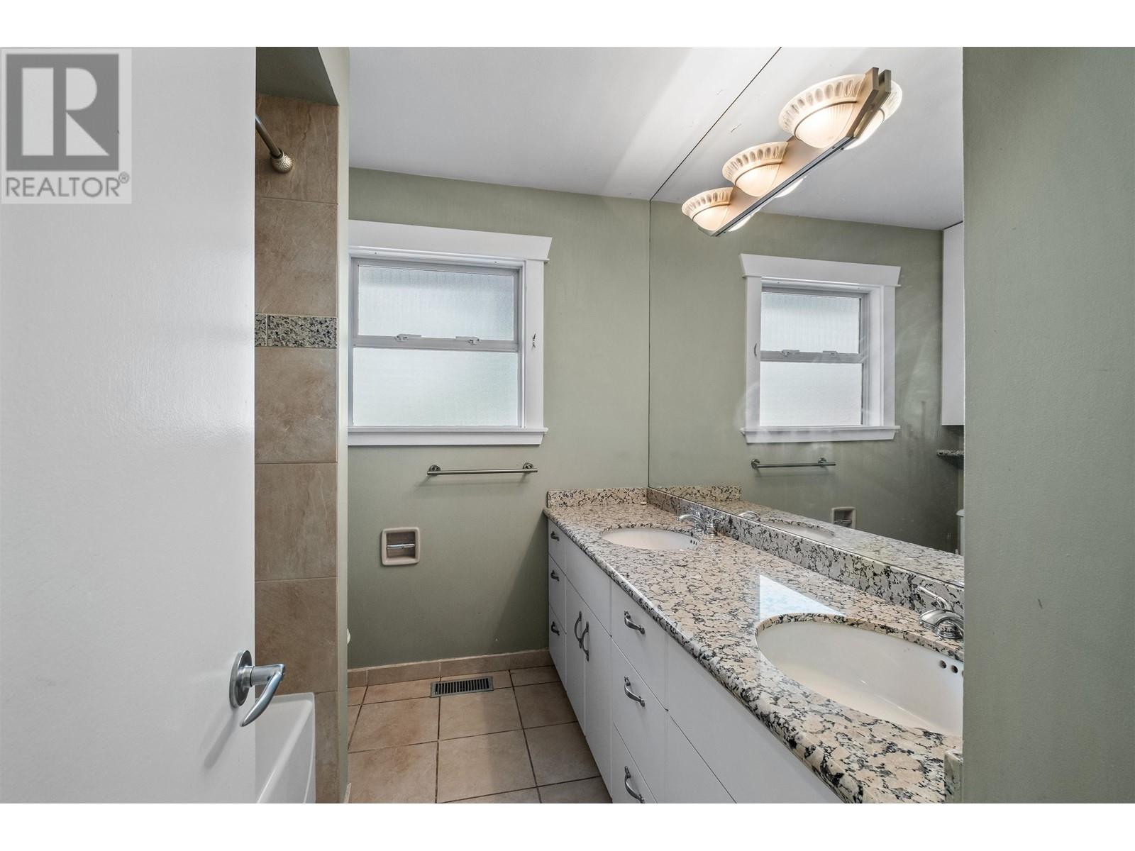 353 Newdale Court, North Vancouver, British Columbia  V7N 3H3 - Photo 18 - R2987625