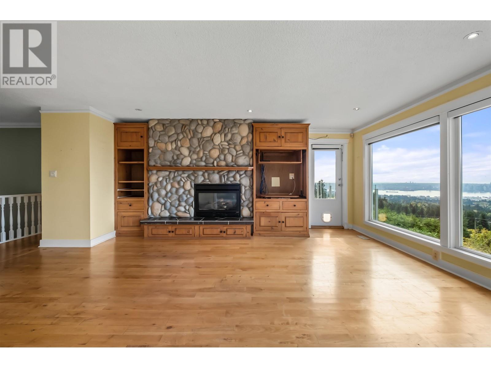 Property at 353 NEWDALE COURT image 5