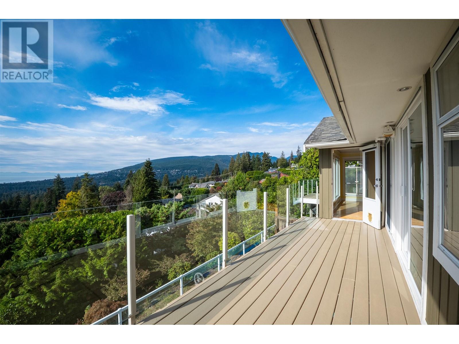 353 Newdale Court, North Vancouver, British Columbia  V7N 3H3 - Photo 9 - R2987625