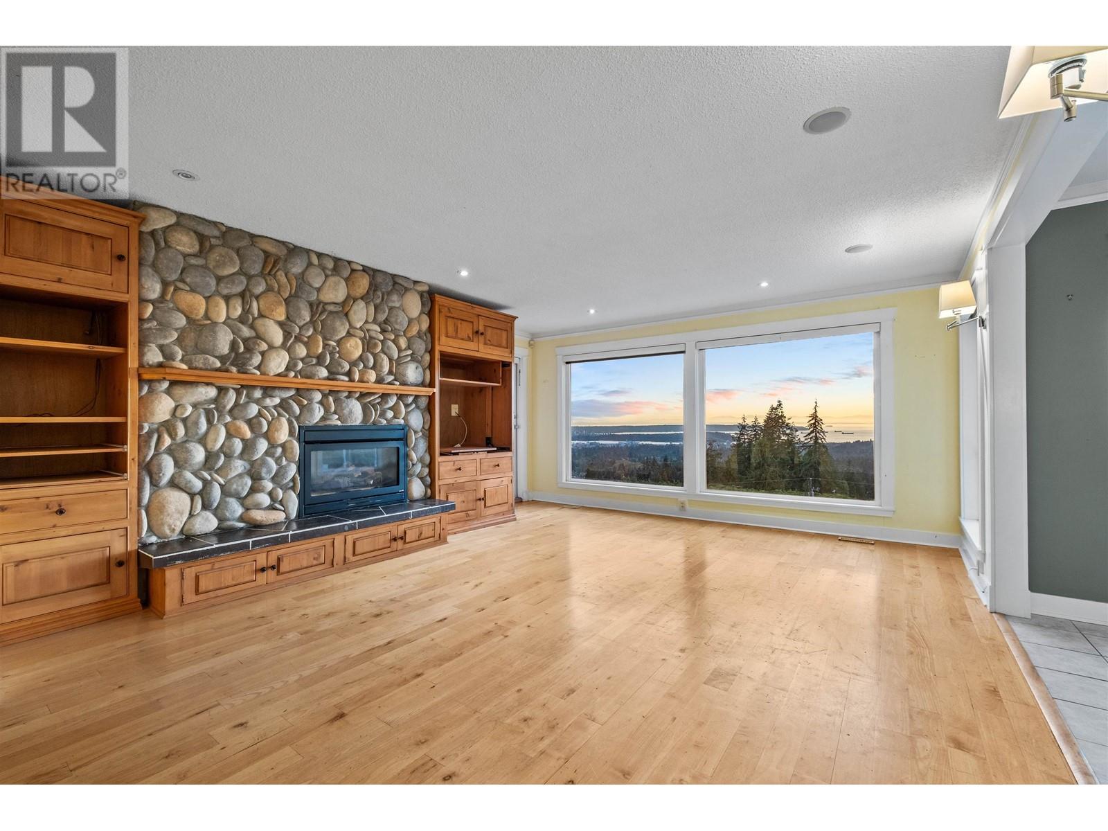 Property at 353 NEWDALE COURT image 4