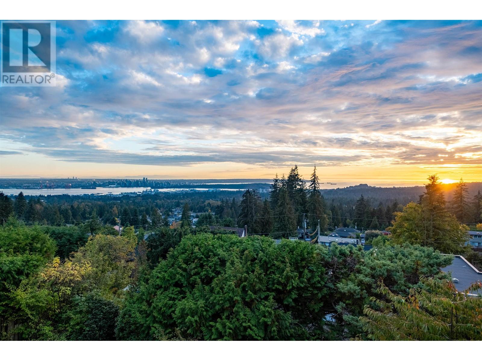 353 Newdale Court, North Vancouver, British Columbia  V7N 3H3 - Photo 8 - R2987625