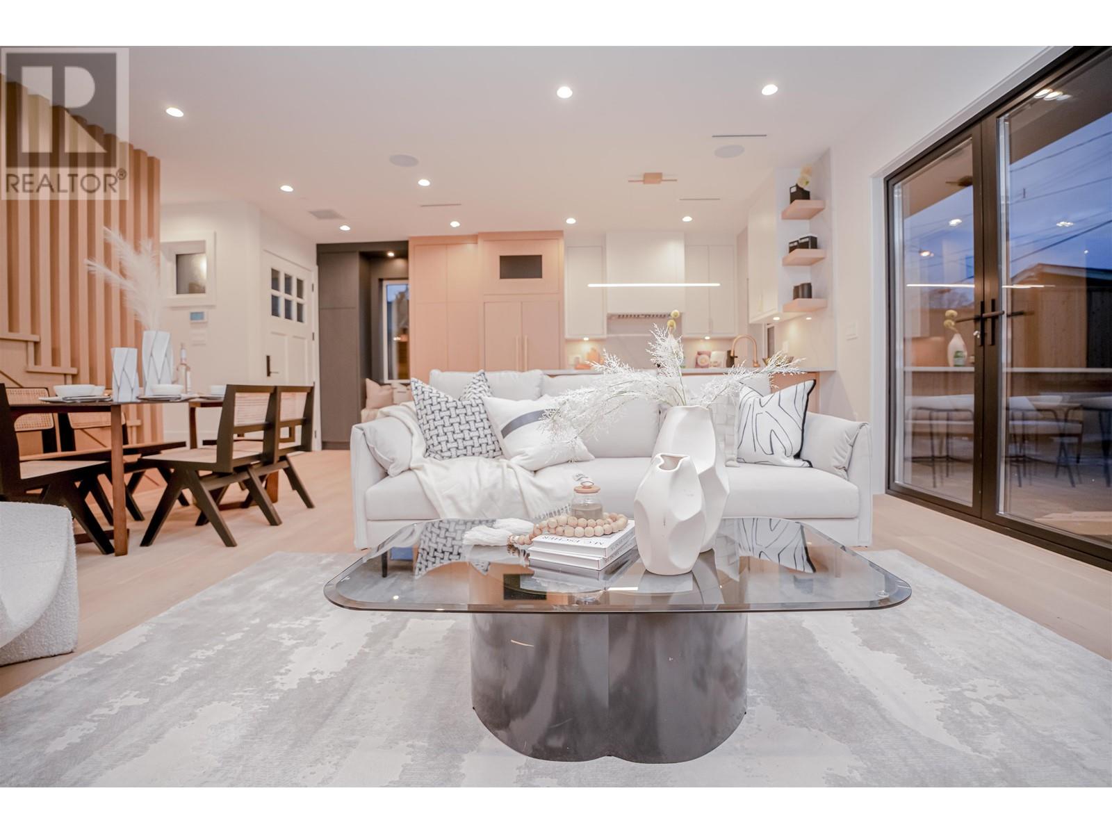 4856 DUMFRIES STREET, Vancouver, British Columbia