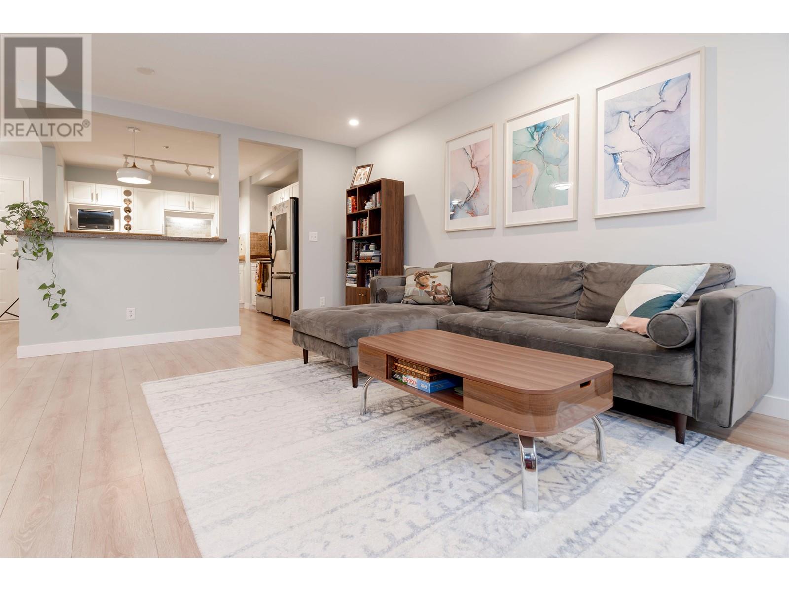 301 7139 18 Avenue, Burnaby, British Columbia  V3N 4Z3 - Photo 3 - R2987753