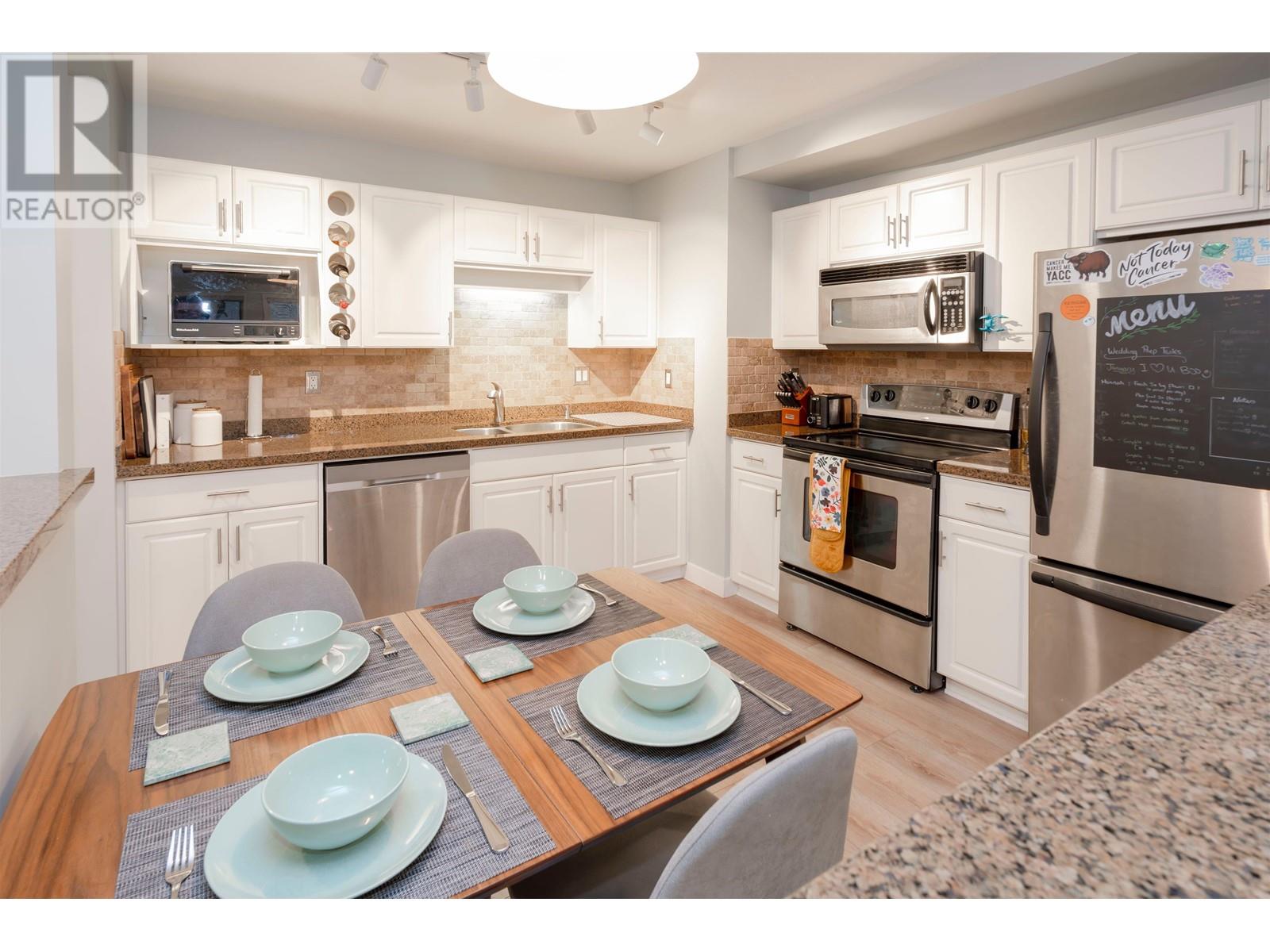 301 7139 18 Avenue, Burnaby, British Columbia  V3N 4Z3 - Photo 9 - R2987753