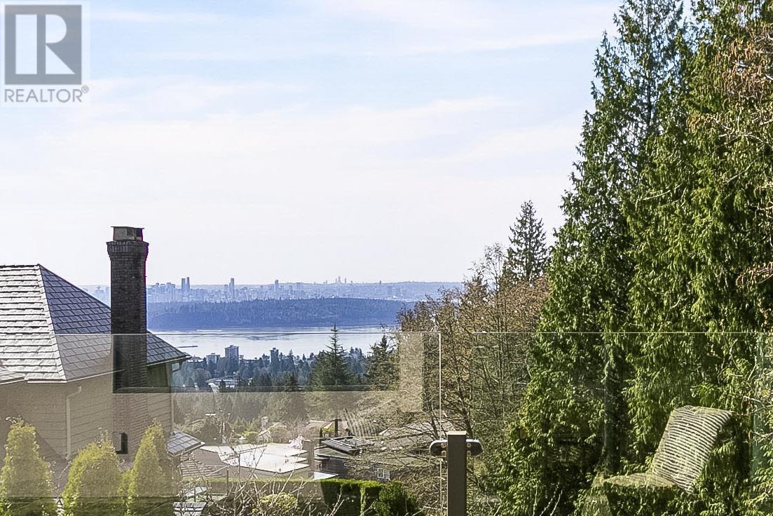 2490 Westhill Court, West Vancouver, British Columbia  V7S 3A5 - Photo 4 - R2987741
