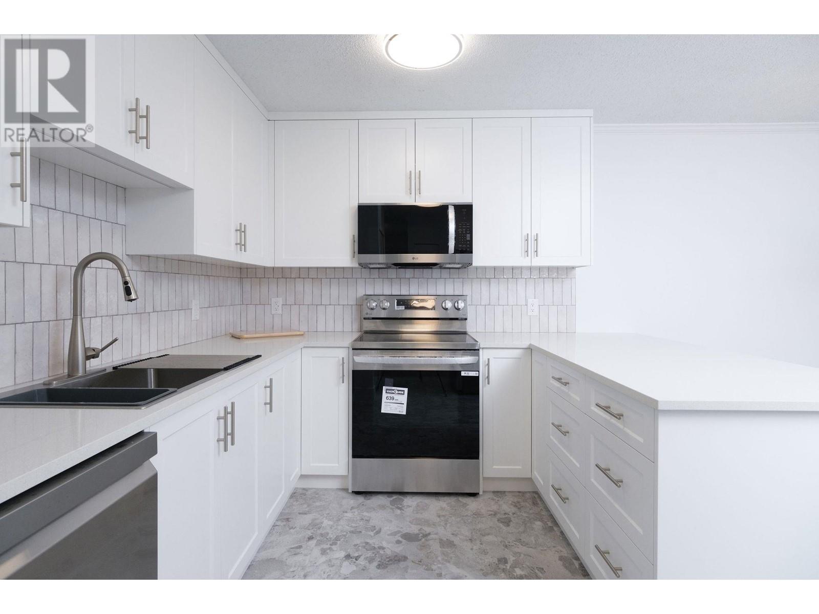 2401 3970 Carrigan Court, Burnaby, British Columbia  V3N 4S5 - Photo 3 - R2983917