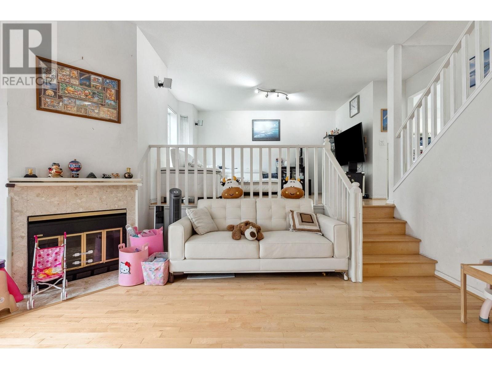 Property at 2383 QUAYSIDE COURT image 4