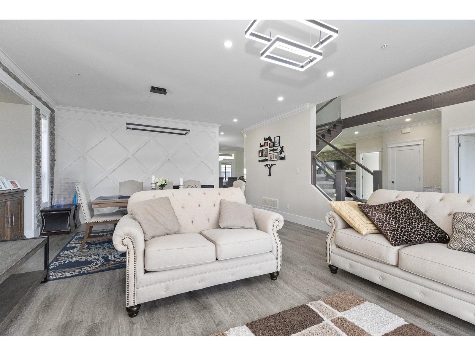 8408 Mctaggart Street, Mission, British Columbia  V2V 6S6 - Photo 8 - R2983031