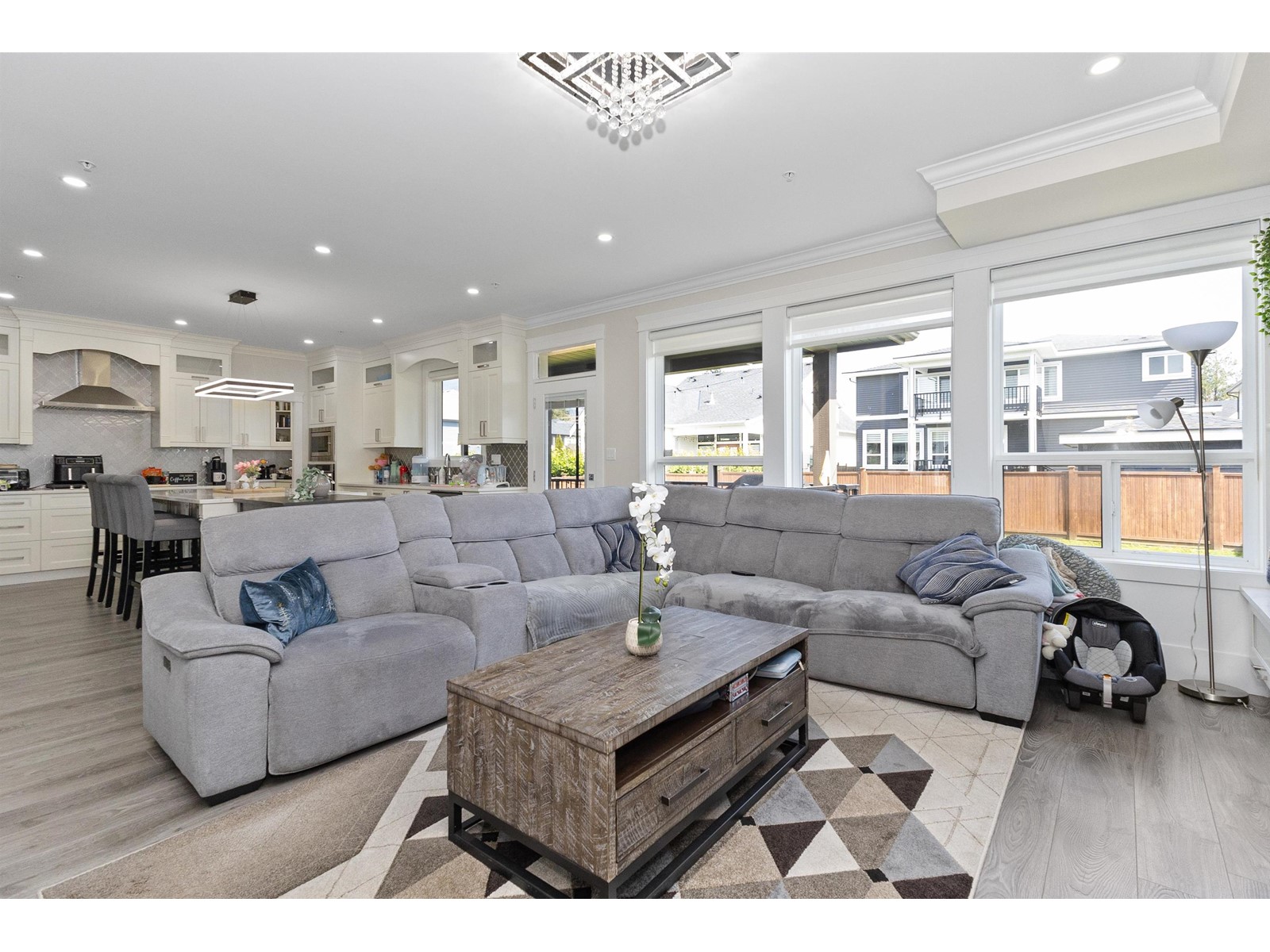 8408 Mctaggart Street, Mission, British Columbia  V2V 6S6 - Photo 9 - R2983031